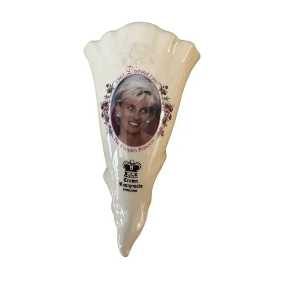 Crown Runnymede Wall Pocket Cream Ceramic Princess Diana Memorial 6.25 Inch Engl - Picture 7 of 7